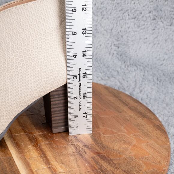 Journee Collection Womens Bellamy Bootie Ankle Faux Leather Stone 6M New - Picture 4 of 6